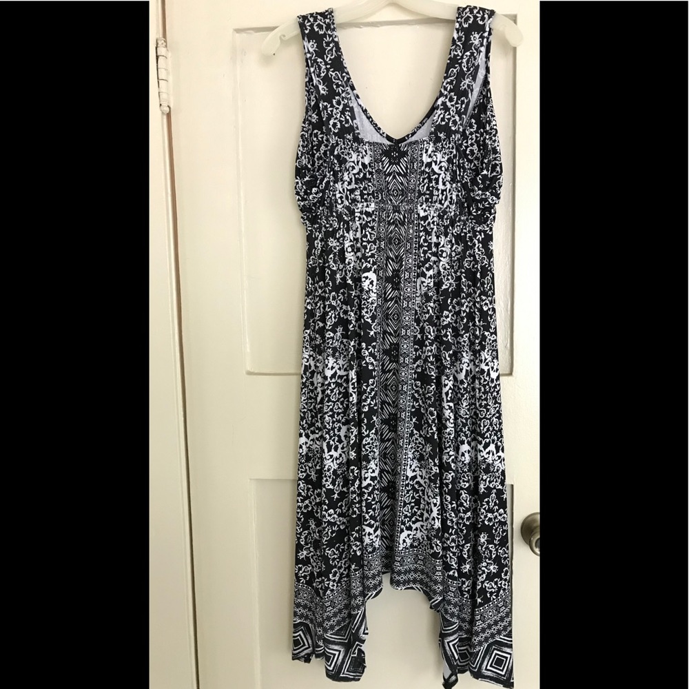 Style & Co sleeveless dress beach cover up black and white with pleated bust
